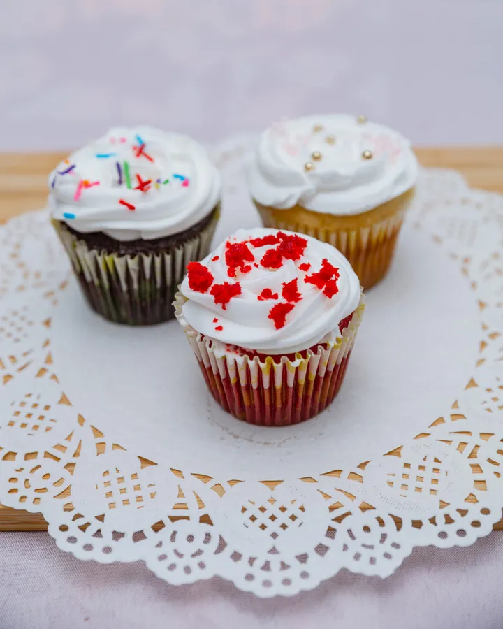 Freshly baked Madge Treats cupcakes in Accra - photo 1