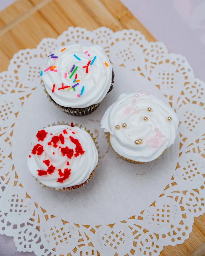 Freshly baked Madge Treats cupcakes in Accra - photo 3