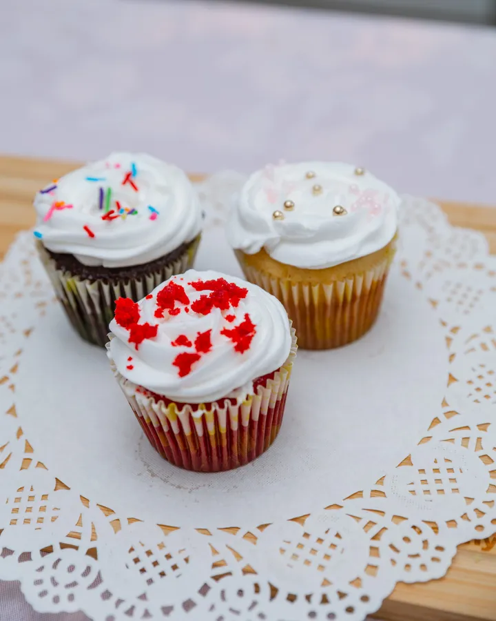 Freshly baked Madge Treats cupcakes in Accra - photo 6